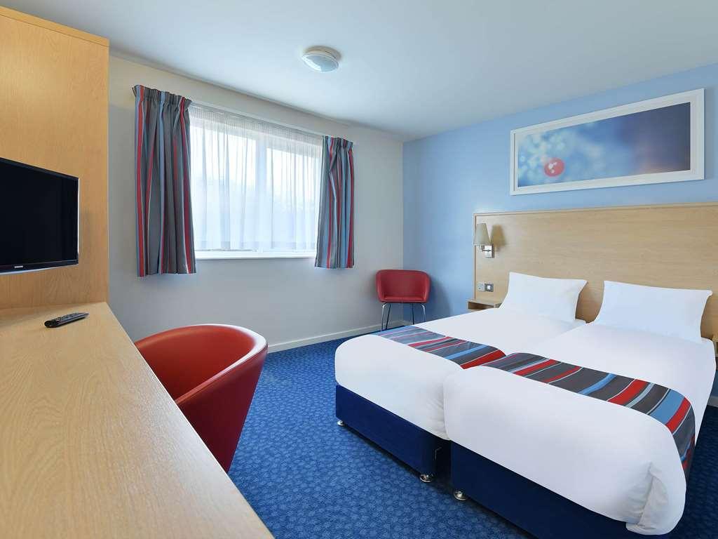 Travelodge Cardiff M4 Room photo
