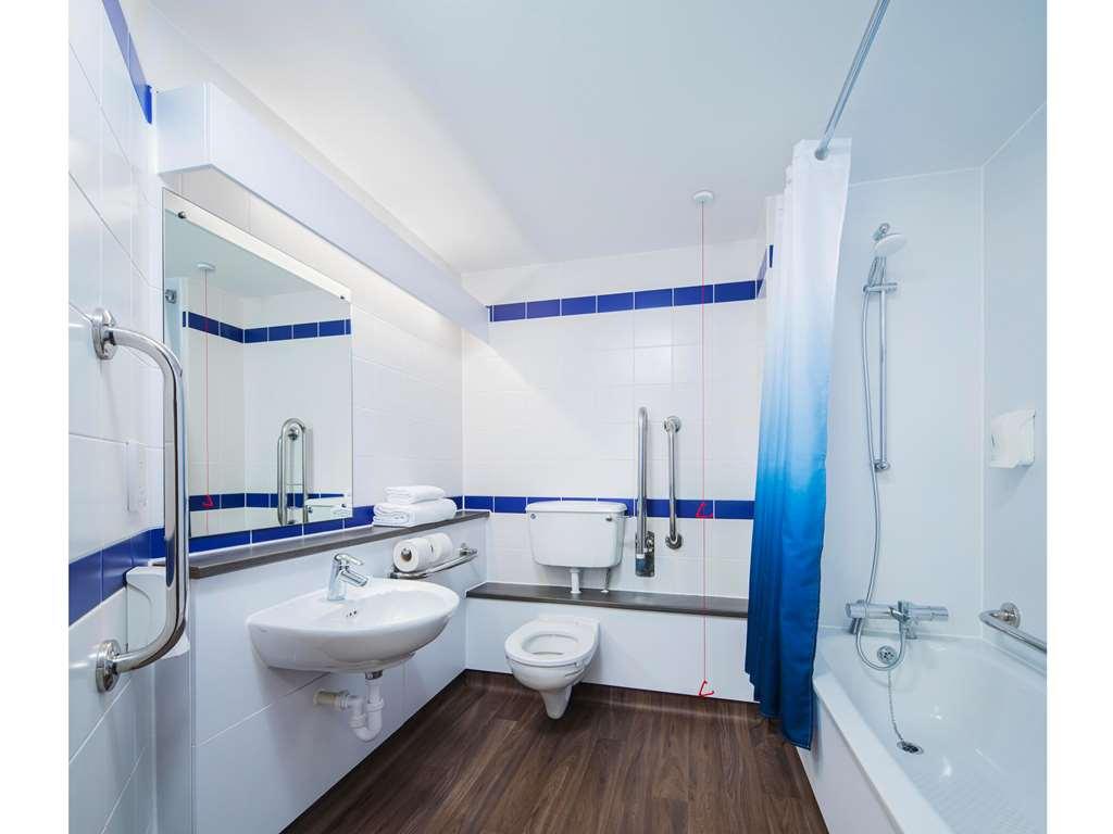 Travelodge Cardiff M4 Room photo