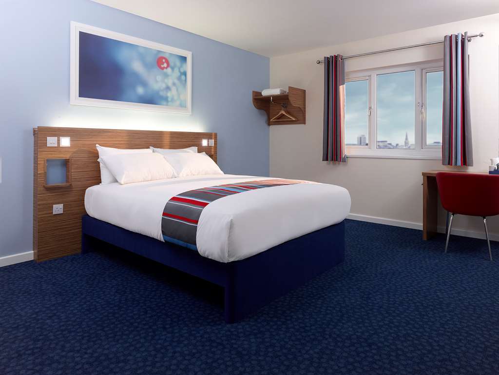 Travelodge Cardiff M4 Room photo